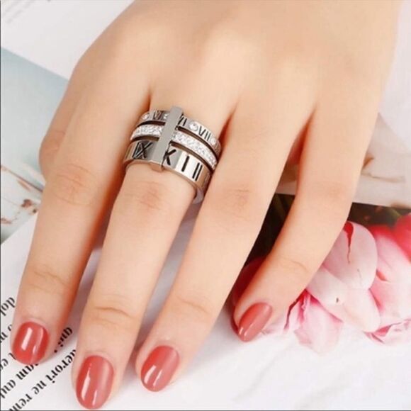 Crystal Roman Trinity Band Ring - Picture 6 of 8